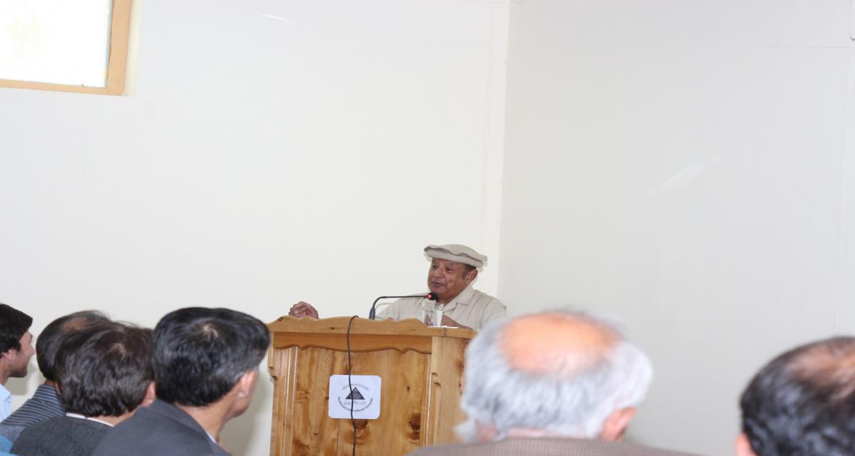 Prof. Dr. Aziz Ali Najam delivering a lecture at campus.